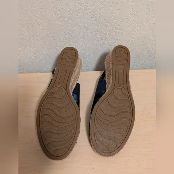 Bella Vita Navy Blue Espadrilles with Slingback and Open Toe - Picture 6 of 11